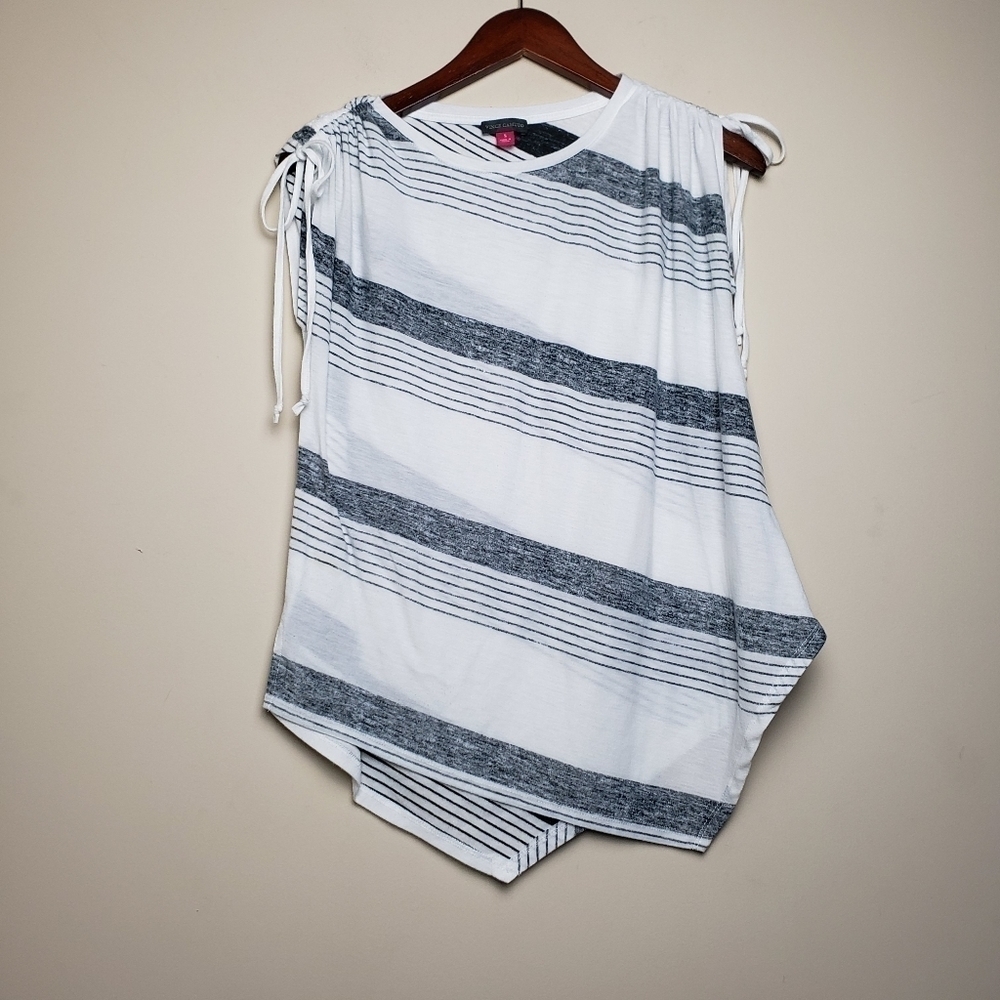 VINCE CAMUTO White Asymmetrical Top